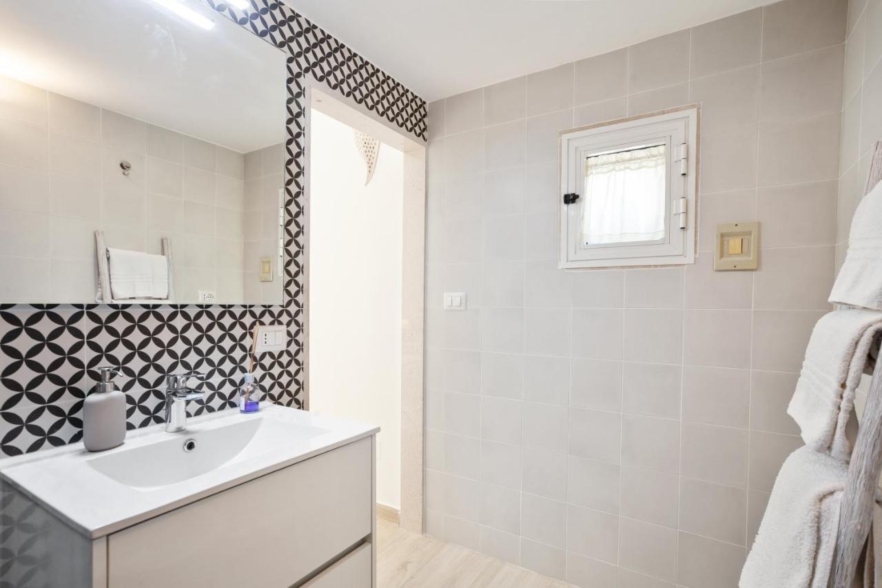 Maison San Michele Lovely Apartment Trani Bagian luar foto