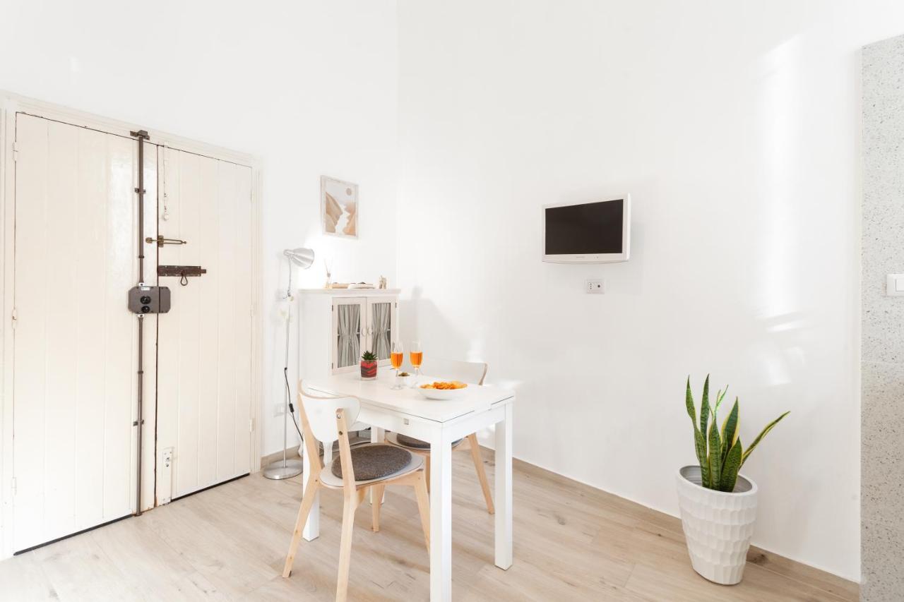 Maison San Michele Lovely Apartment Trani Bagian luar foto
