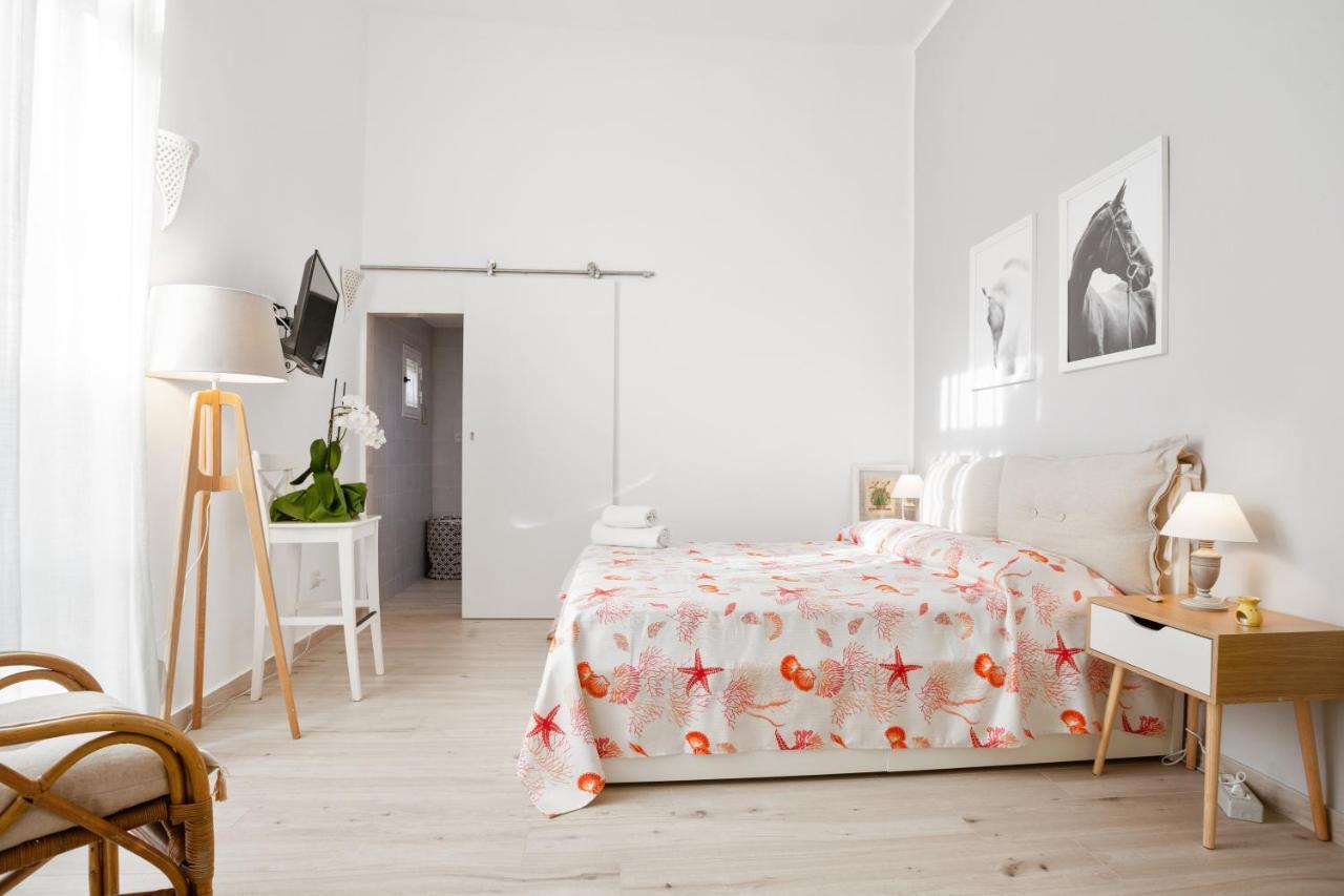 Maison San Michele Lovely Apartment Trani Bagian luar foto